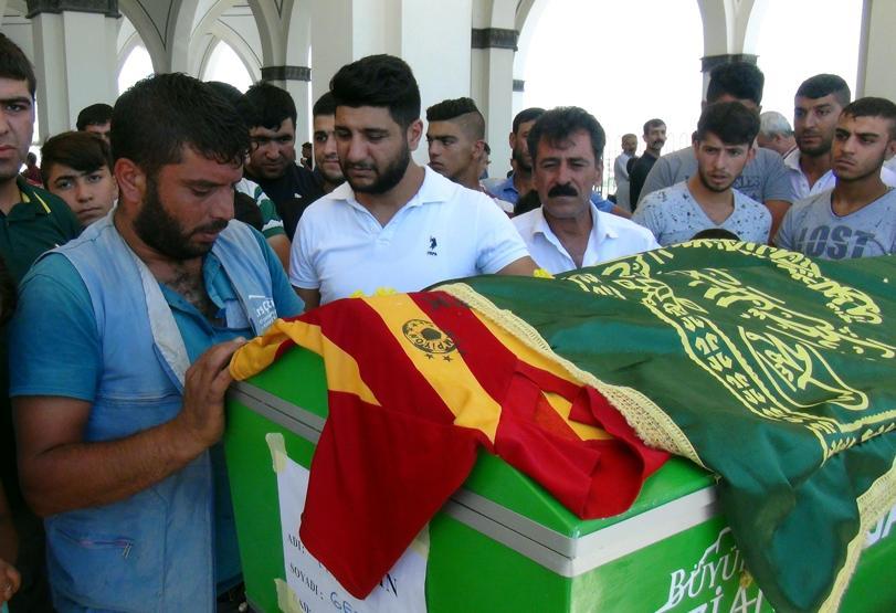 Hakan, ekmek aldığı marketten eve dönerken vurulmuş