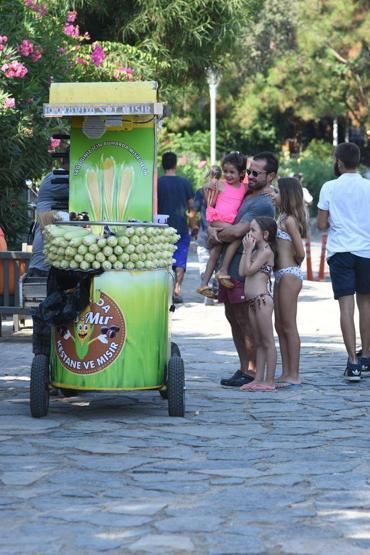 Ece ve Ozan Doğulu Bodrum’da
