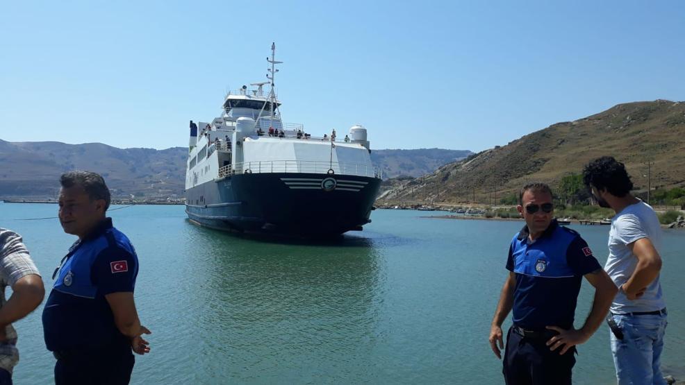 Gökçeadada karaya oturan feribottan kareler