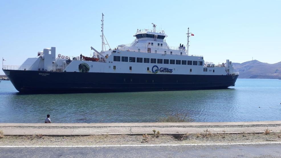 Gökçeadada karaya oturan feribottan kareler