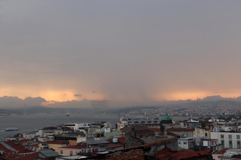 Vatandaşlar yağmura hazırlıksız yakalandı