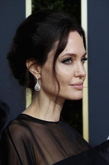 Angelina Jolie, Brad Pitt ile çocuklarının arasını mı bozuyor