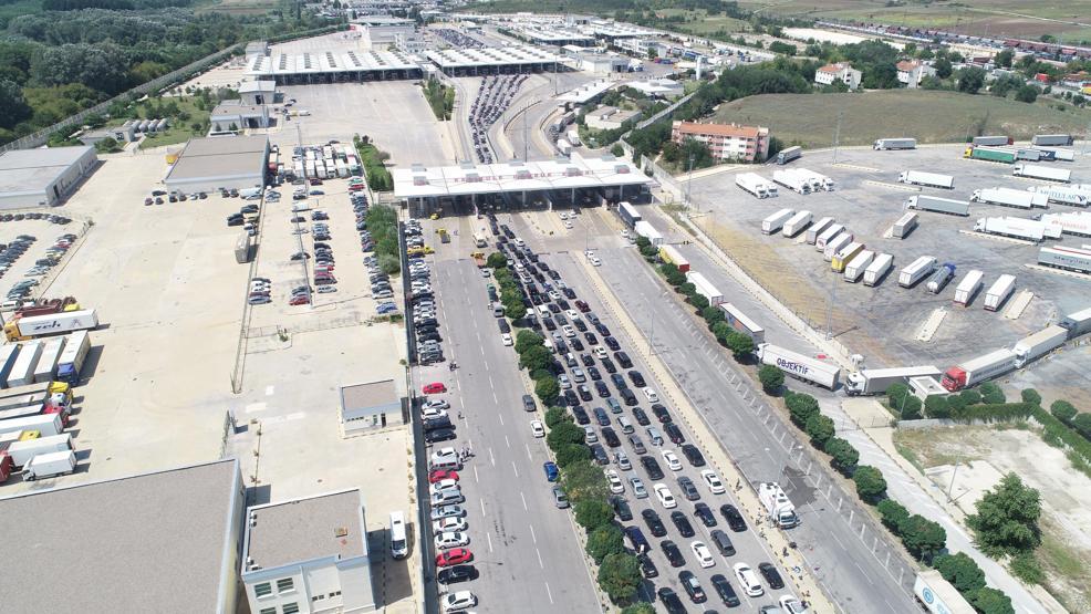 Kapıkulede yoğunluk; araç kuyruğu gümrük dışına taştı