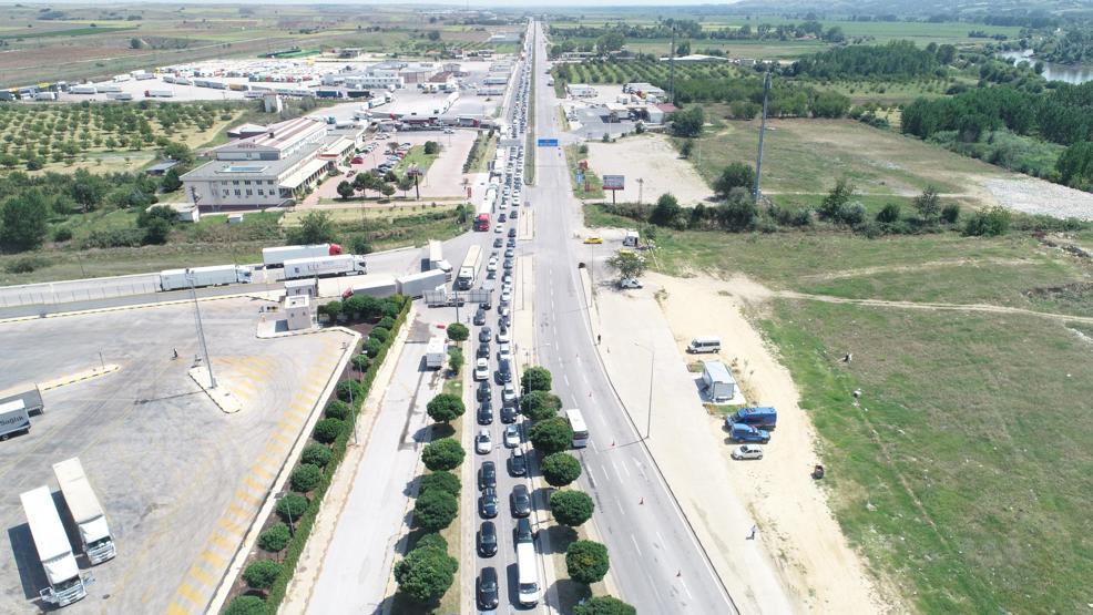 Kapıkulede yoğunluk; araç kuyruğu gümrük dışına taştı