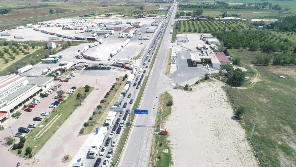 Kapıkulede yoğunluk; araç kuyruğu gümrük dışına taştı