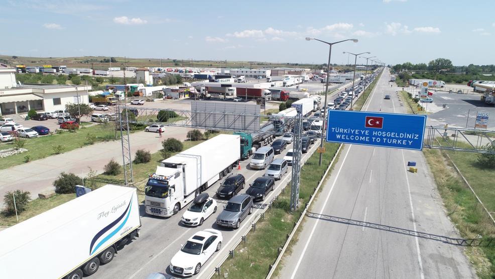 Kapıkulede yoğunluk; araç kuyruğu gümrük dışına taştı