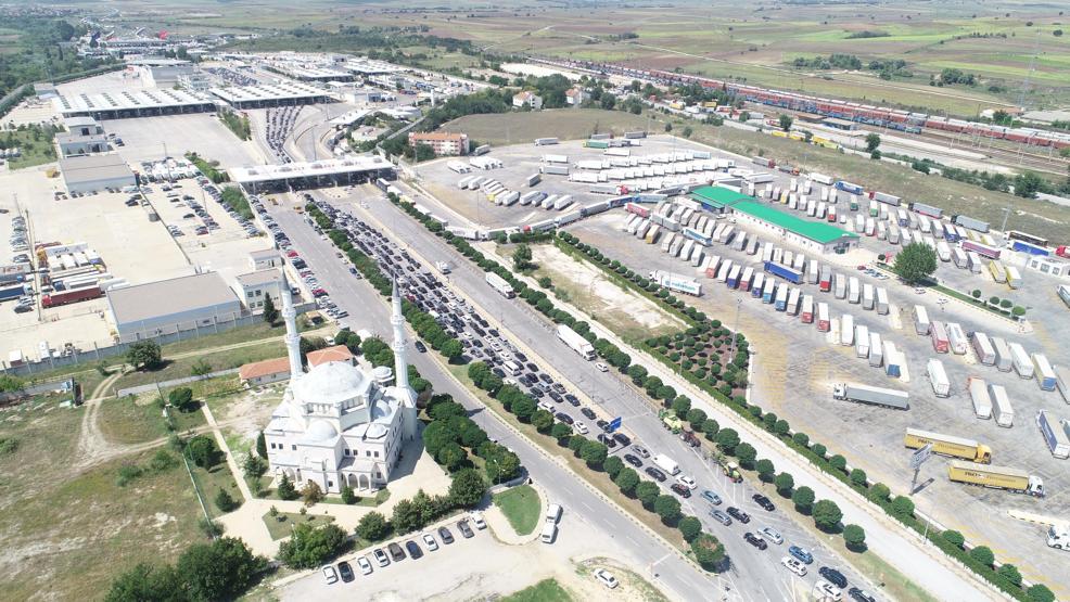 Kapıkulede yoğunluk; araç kuyruğu gümrük dışına taştı