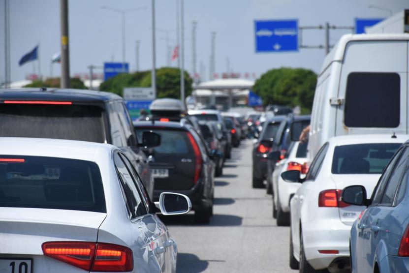 Kapıkulede yoğunluk; araç kuyruğu gümrük dışına taştı