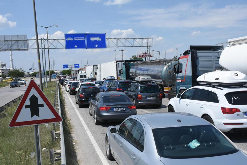 Kapıkulede yoğunluk; araç kuyruğu gümrük dışına taştı