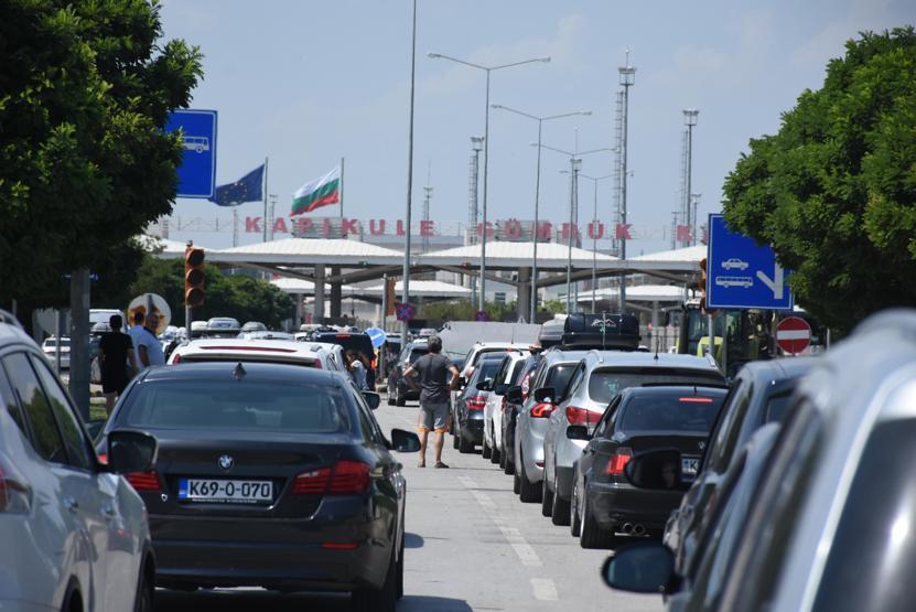 Kapıkulede yoğunluk; araç kuyruğu gümrük dışına taştı