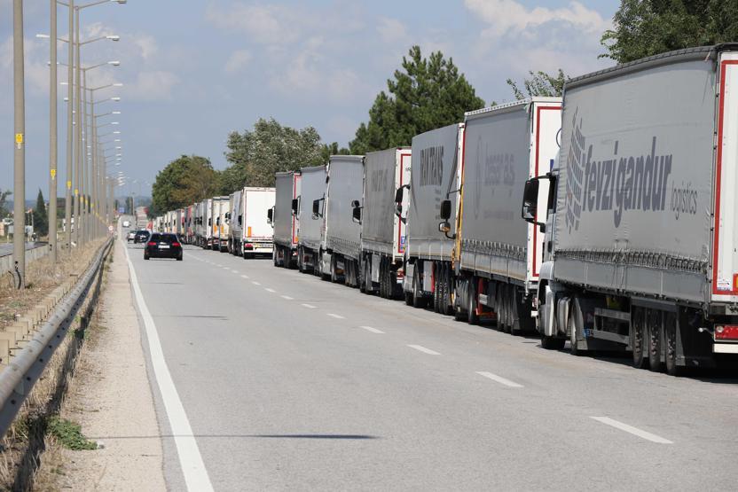 Kapıkule’de ‘çile’ kuyruğu 20 kilometre