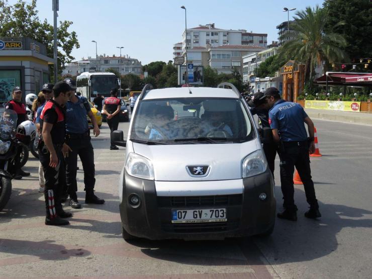 İstanbul polisinden kurt kapanı 22 denetimleri