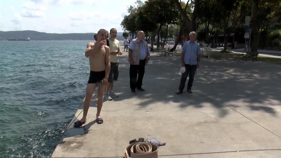 Sarıyerde bindiği at ile denize düştü