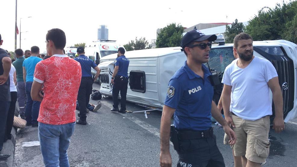 Son dakika... Etilerde servis minibüsü devrildi: Çok sayıda yaralı var