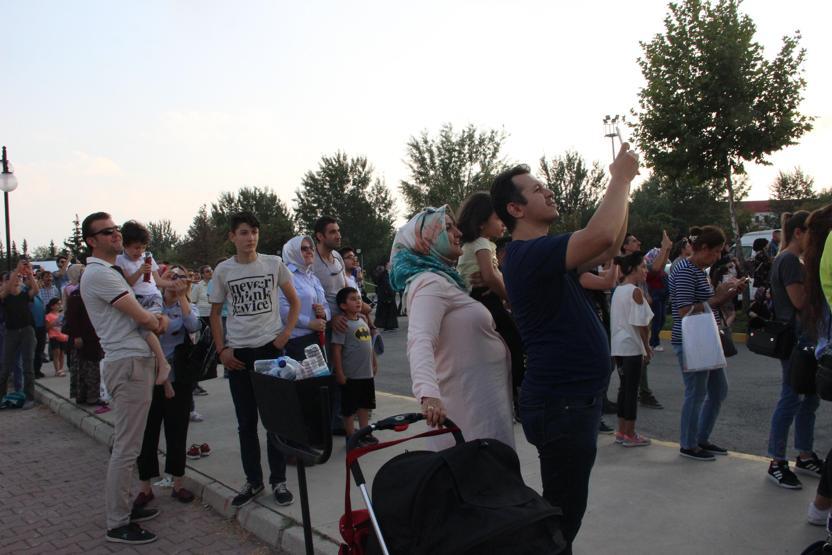 Türk Yıldızları’nın gösterisi nefes kesti