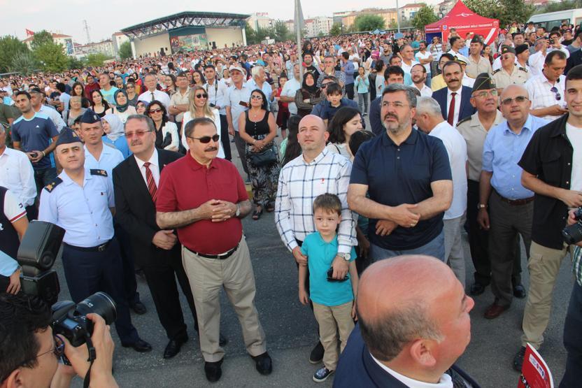 Türk Yıldızları’nın gösterisi nefes kesti