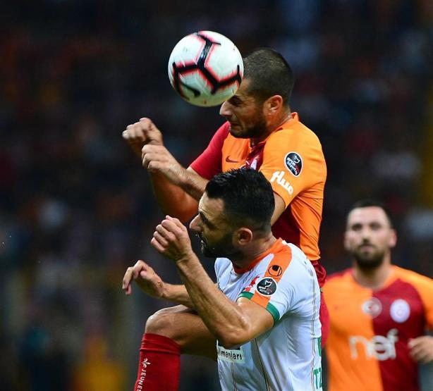 Gol yağdıran Galatasaray liderliği ele geçirdi
