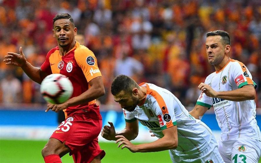 Gol yağdıran Galatasaray liderliği ele geçirdi