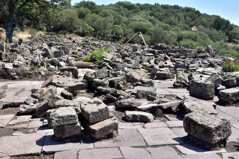 Athena Tapınağının kalıntısı su kuyusundan çıktı