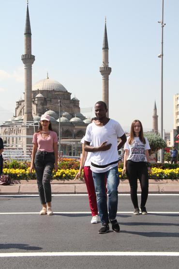 Ugandalı Abdulkerim zeybek oynadı