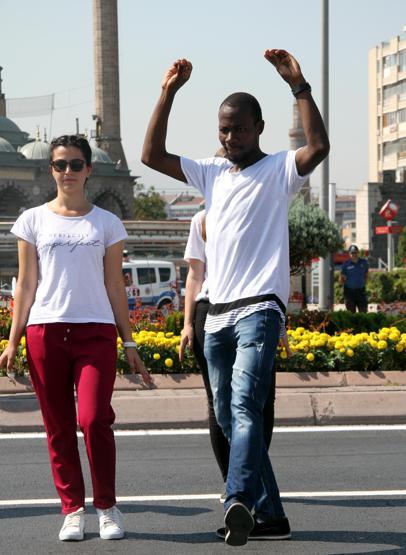 Ugandalı Abdulkerim zeybek oynadı