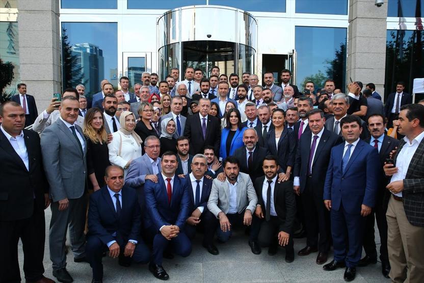 Erdoğan, AK Parti Adana teşkilatı ile hatıra fotoğrafı çektirdi
