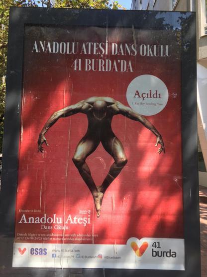 Afişteki erkek dansçıyı boyadılar, edep yazdılar