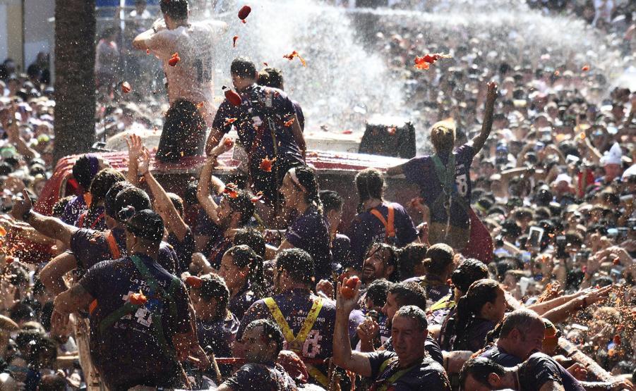 Dünyanın en büyük yemek savaşı: La Tomatina