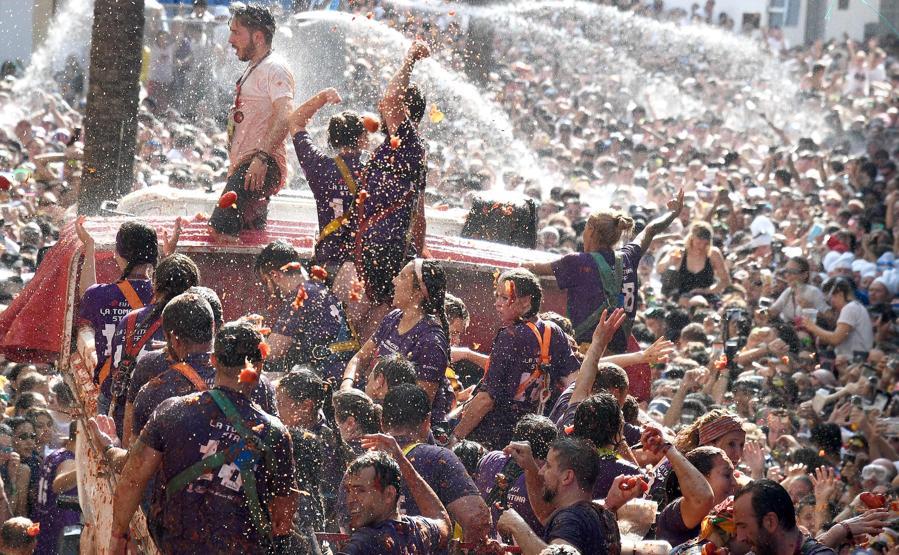 Dünyanın en büyük yemek savaşı: La Tomatina