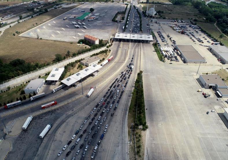 Kapıkule Sınır Kapısında dönüş yoğunluğu