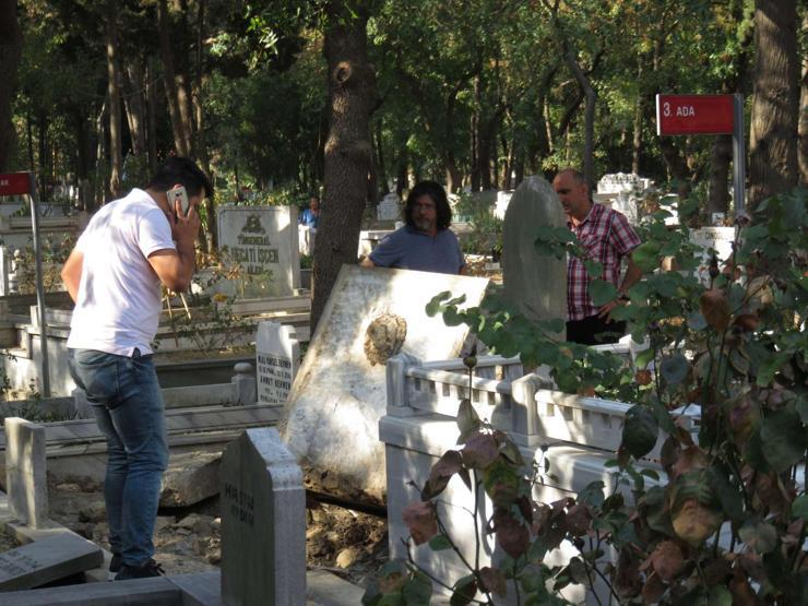İçerenköy mezarlığında şoke eden olay