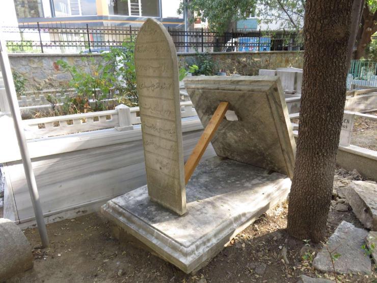 İçerenköy mezarlığında şoke eden olay