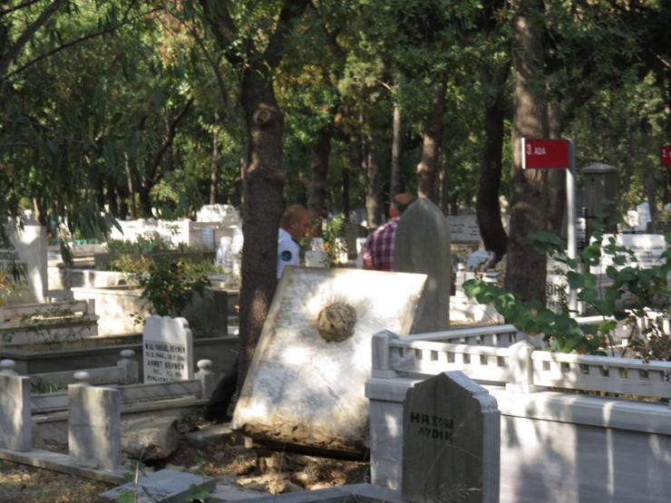 İçerenköy mezarlığında şoke eden olay