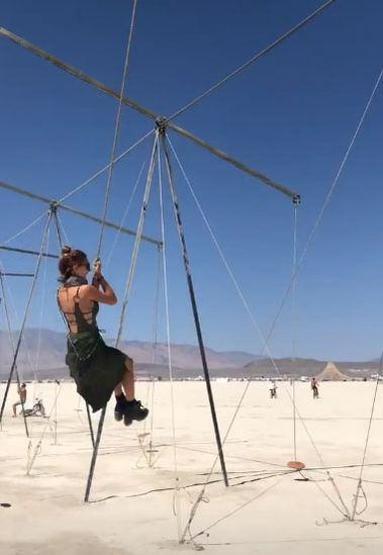 Bir haftadır paylaşım yapmayan Şeyma Subaşı, Burning Manle döndü