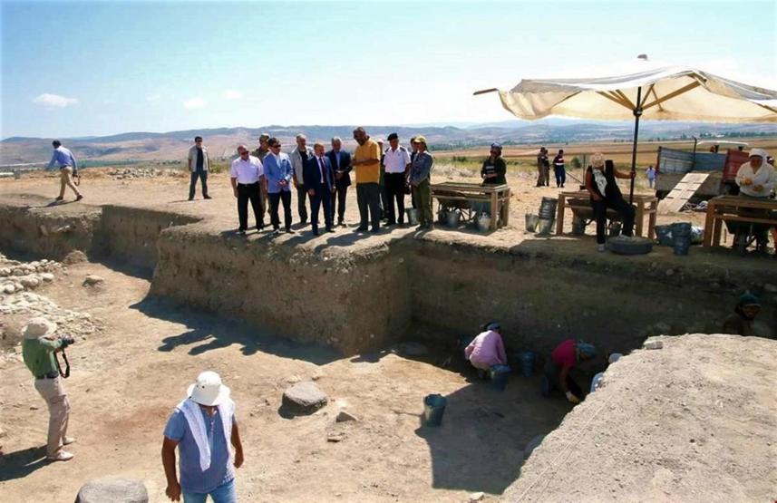 Amasya’da 2500 yıllık Pers Sarayı: Sütunları bulundu