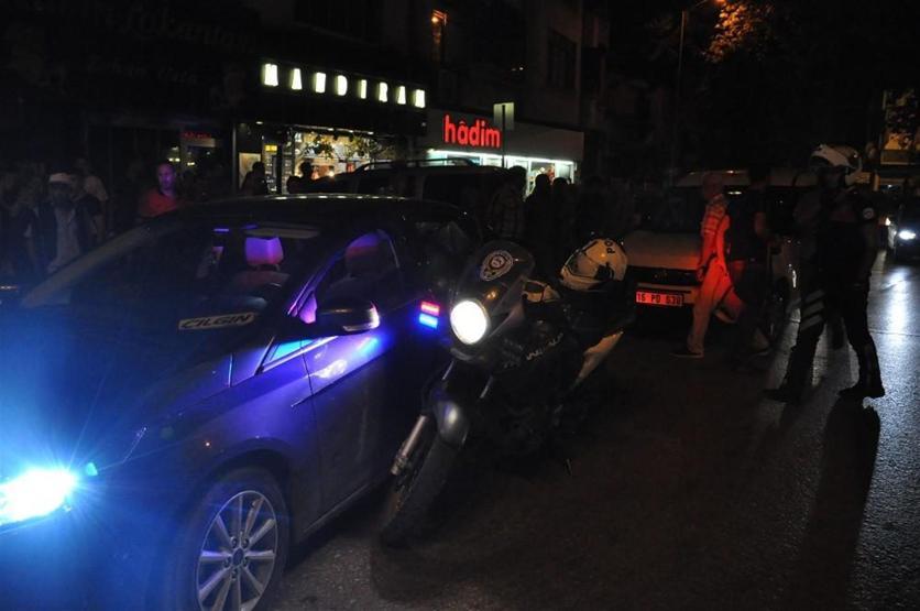 İnegölde tehlikeli kovalamaca: Polise silah çekip kaçmaya çalıştılar