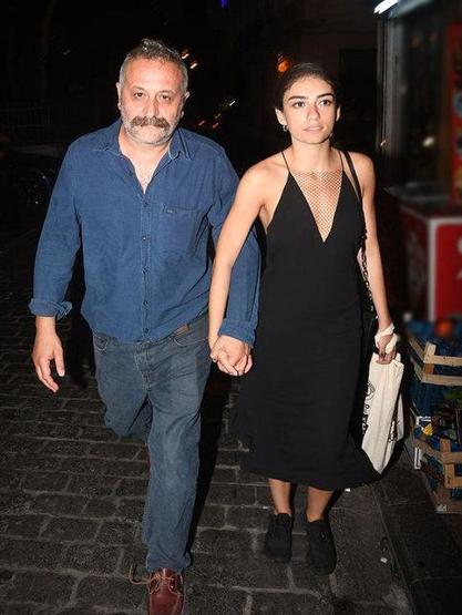 Onur Ünlü ile Hazar Ergüçlü ilk kez el ele görüntülendi