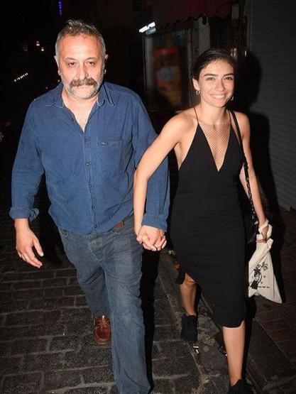 Onur Ünlü ile Hazar Ergüçlü ilk kez el ele görüntülendi