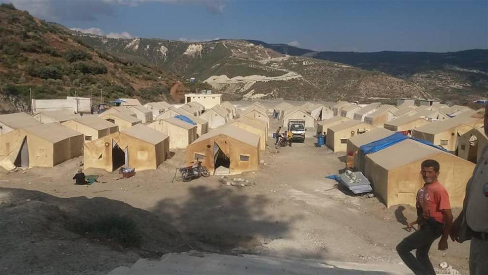 İdlibden kaçan 2 bin kişi, sınırdaki çadırlara yerleştirildi