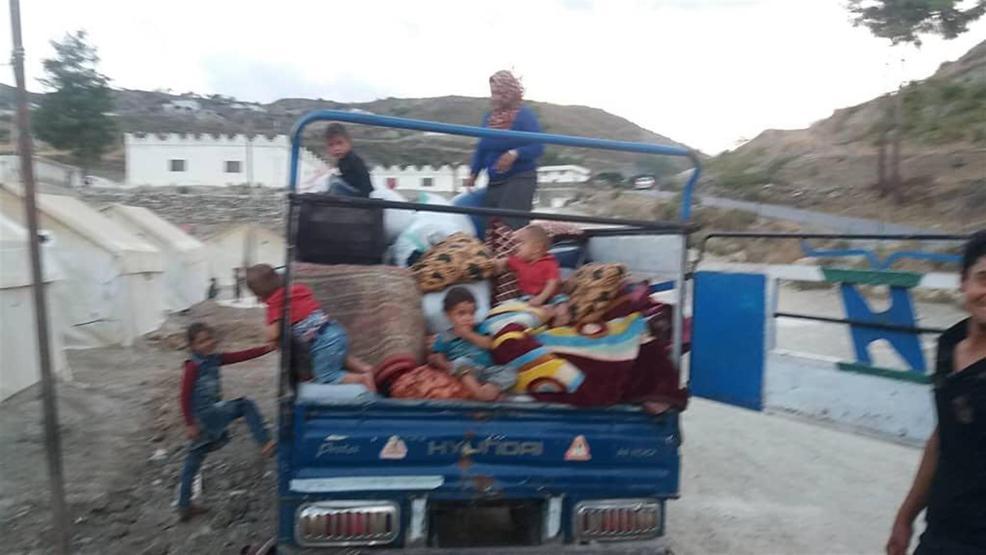 İdlibden kaçan 2 bin kişi, sınırdaki çadırlara yerleştirildi