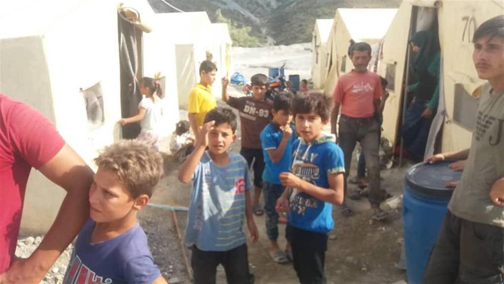 İdlibden kaçan 2 bin kişi, sınırdaki çadırlara yerleştirildi