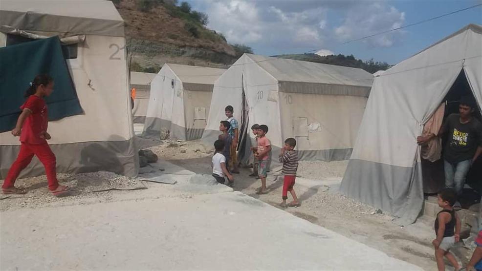 İdlibden kaçan 2 bin kişi, sınırdaki çadırlara yerleştirildi