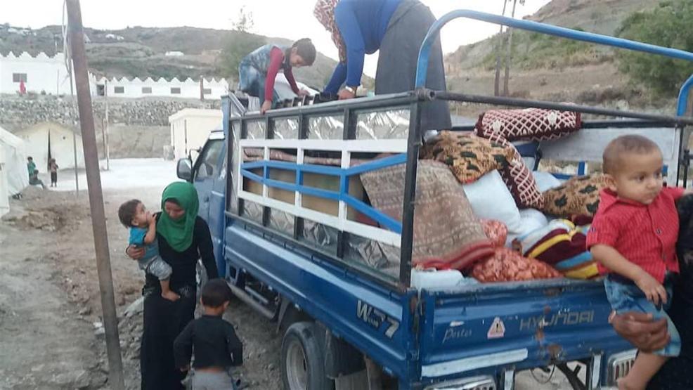 İdlibden kaçan 2 bin kişi, sınırdaki çadırlara yerleştirildi