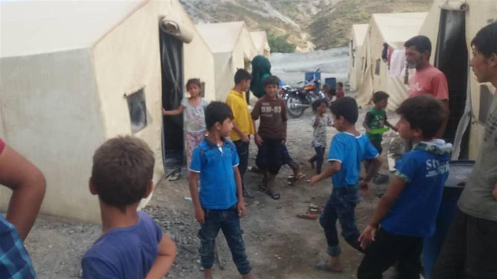 İdlibden kaçan 2 bin kişi, sınırdaki çadırlara yerleştirildi