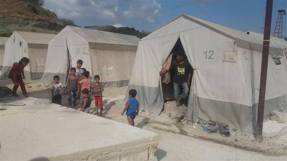 İdlibden kaçan 2 bin kişi, sınırdaki çadırlara yerleştirildi
