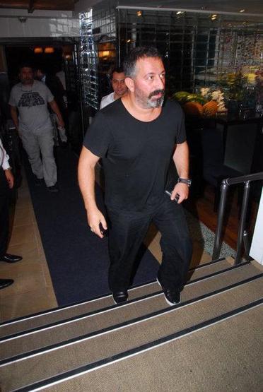 Cem Yılmaz: Kemal’e mikrofon uzatmayın