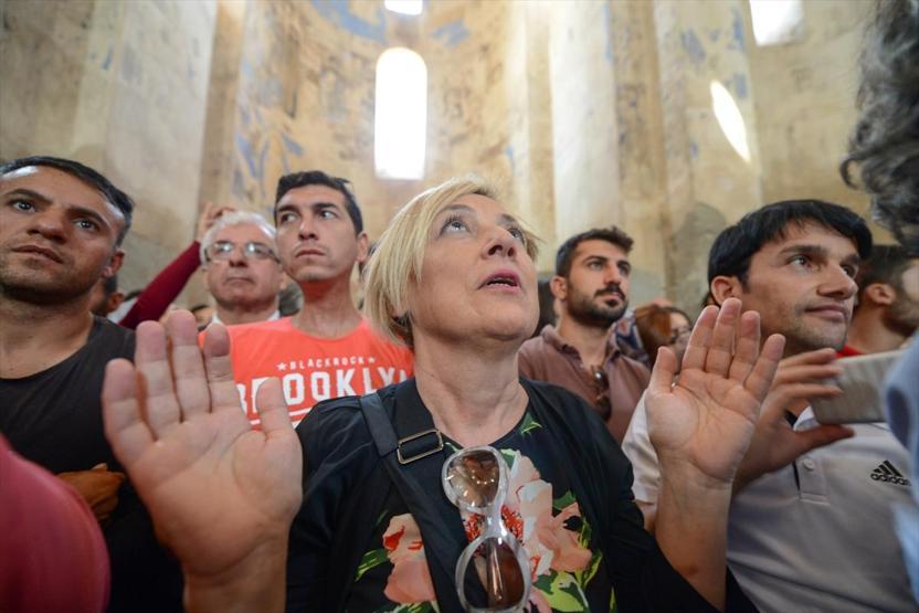 Akdamar Adasında 3 yıl sonra özel izinle ayin: Kültür Bakanı da katıldı