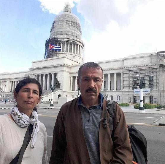Şırnaklı çiftçi, eşi ile dünyayı geziyor