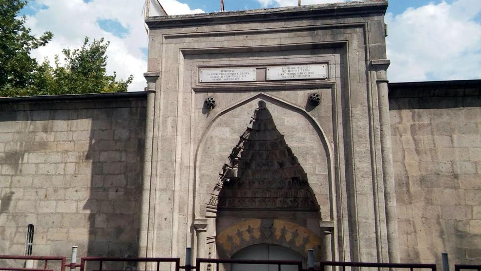 Bu ilan şaşırttı... 586 yıllık kiralık medrese
