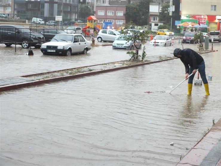 Bandırma’da sel felaketi